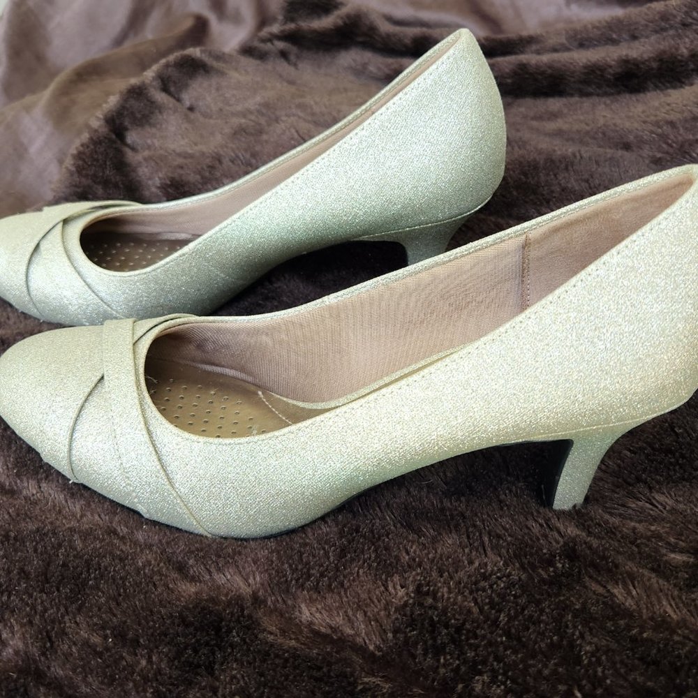 NEW LIFESTRIDE Parigi Pump Metallic Gold Shimmer 10W